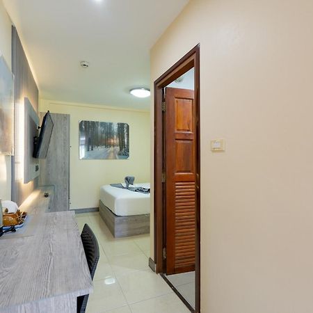 Square One Hotel Patong Extérieur photo