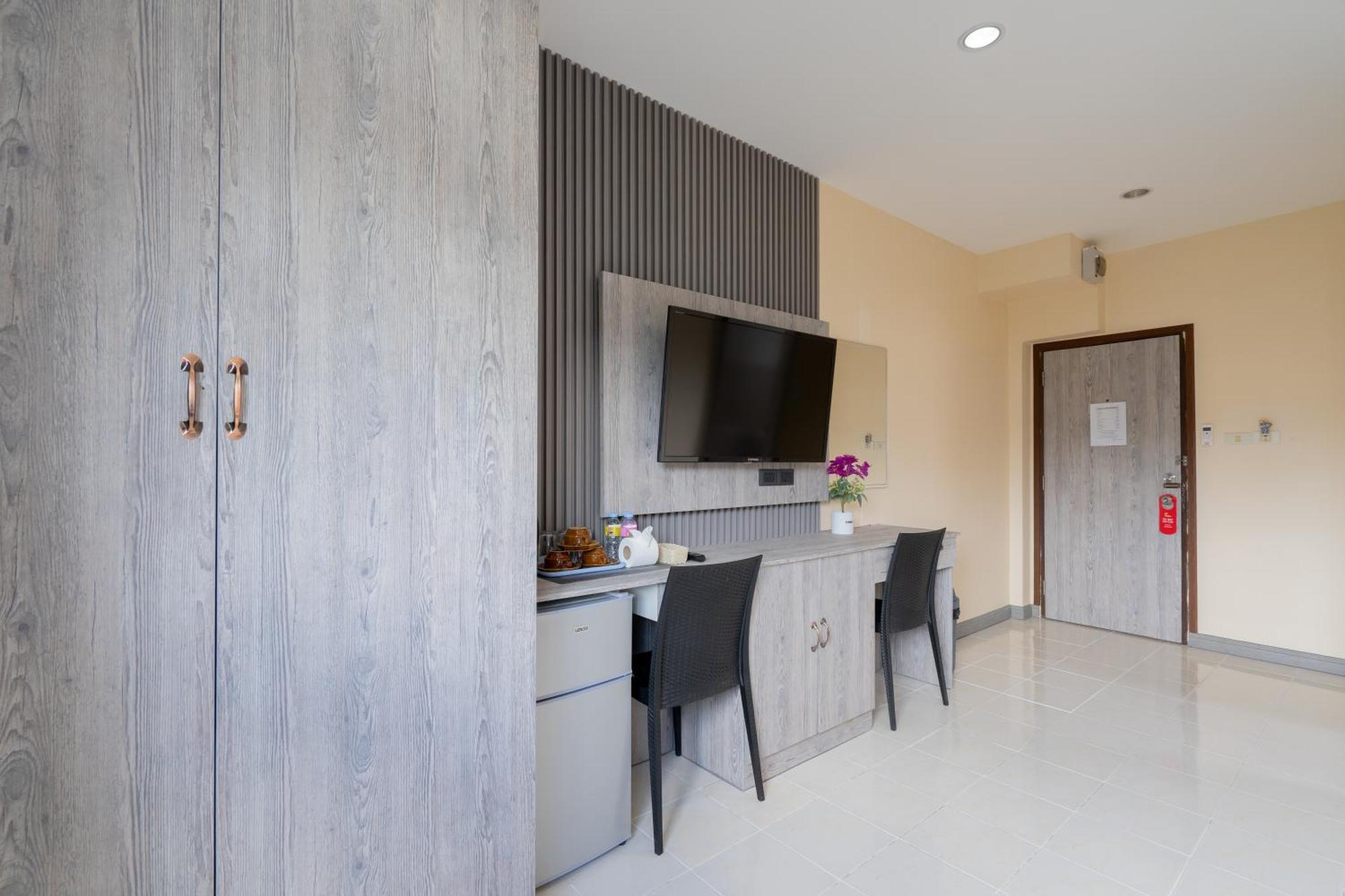 Square One Hotel Patong Extérieur photo