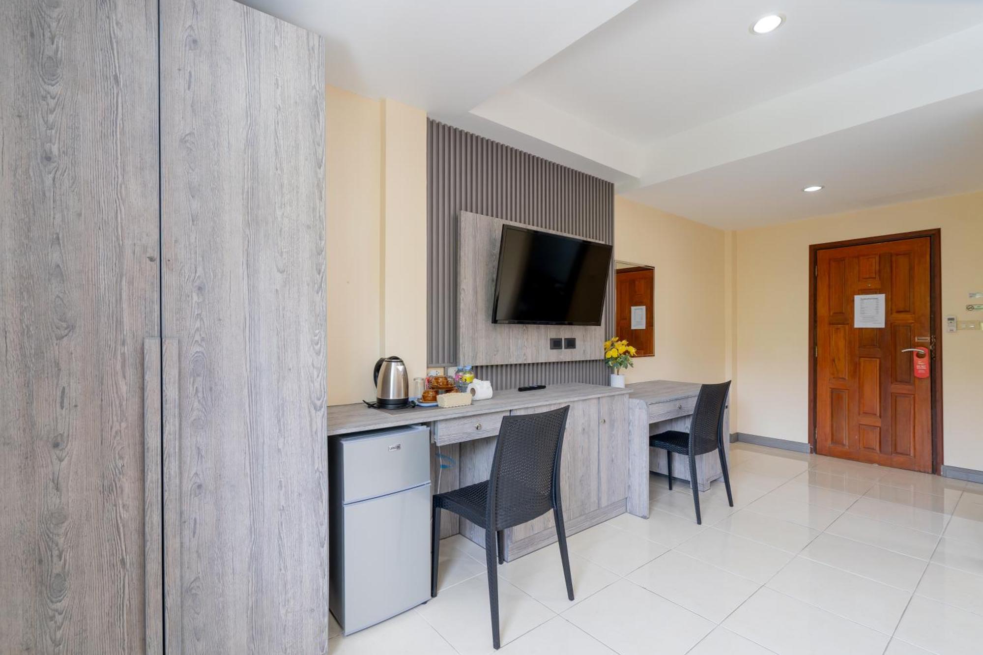 Square One Hotel Patong Extérieur photo