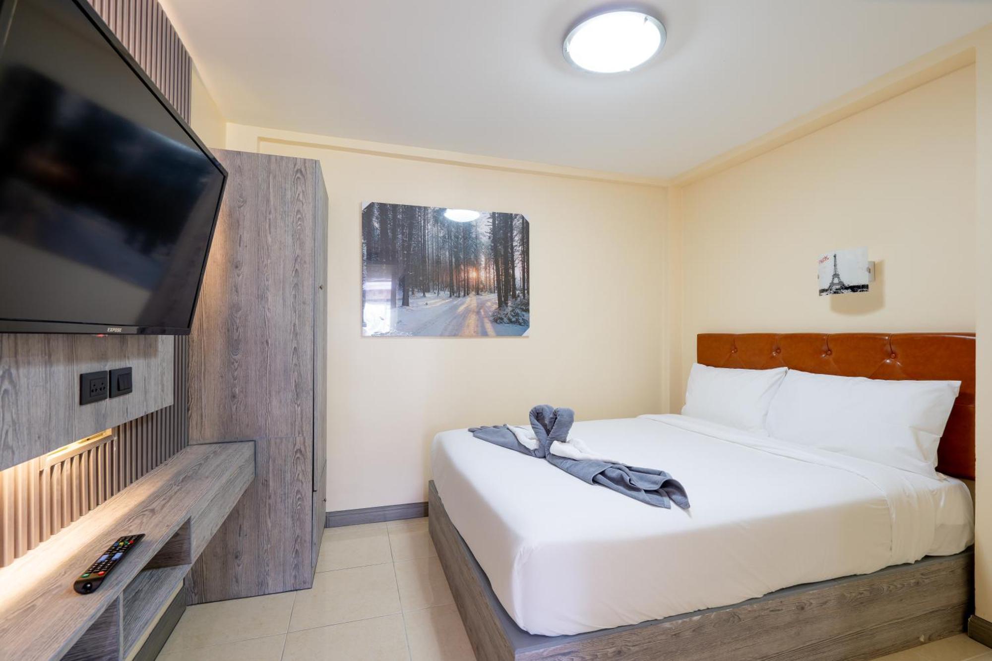 Square One Hotel Patong Extérieur photo