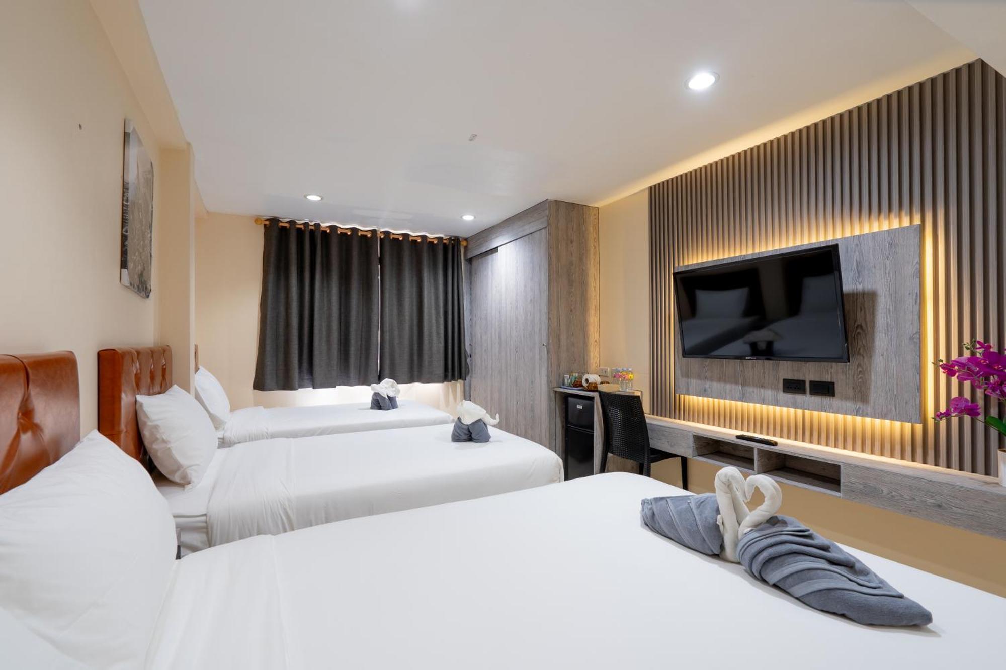 Square One Hotel Patong Extérieur photo