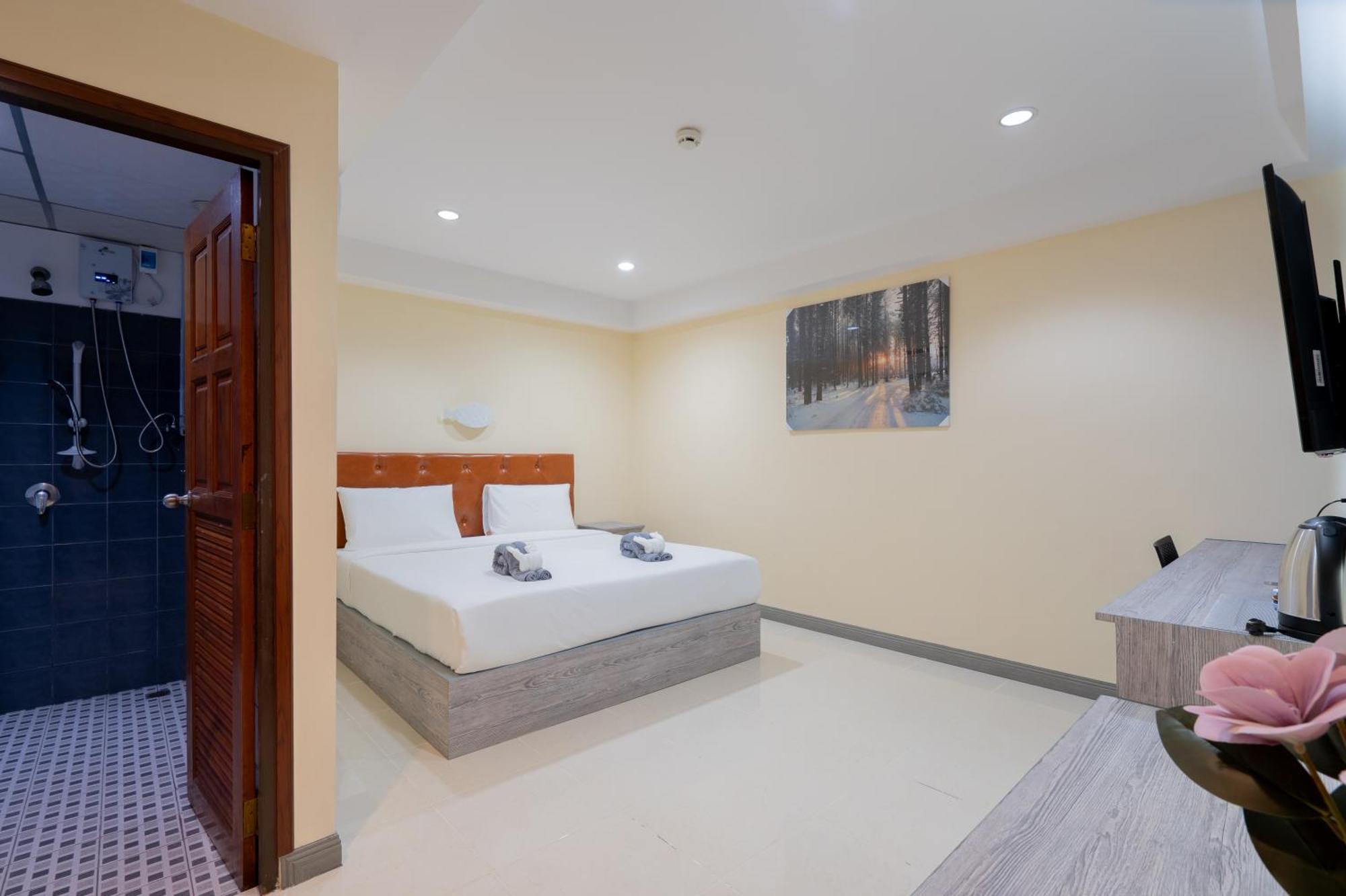 Square One Hotel Patong Extérieur photo