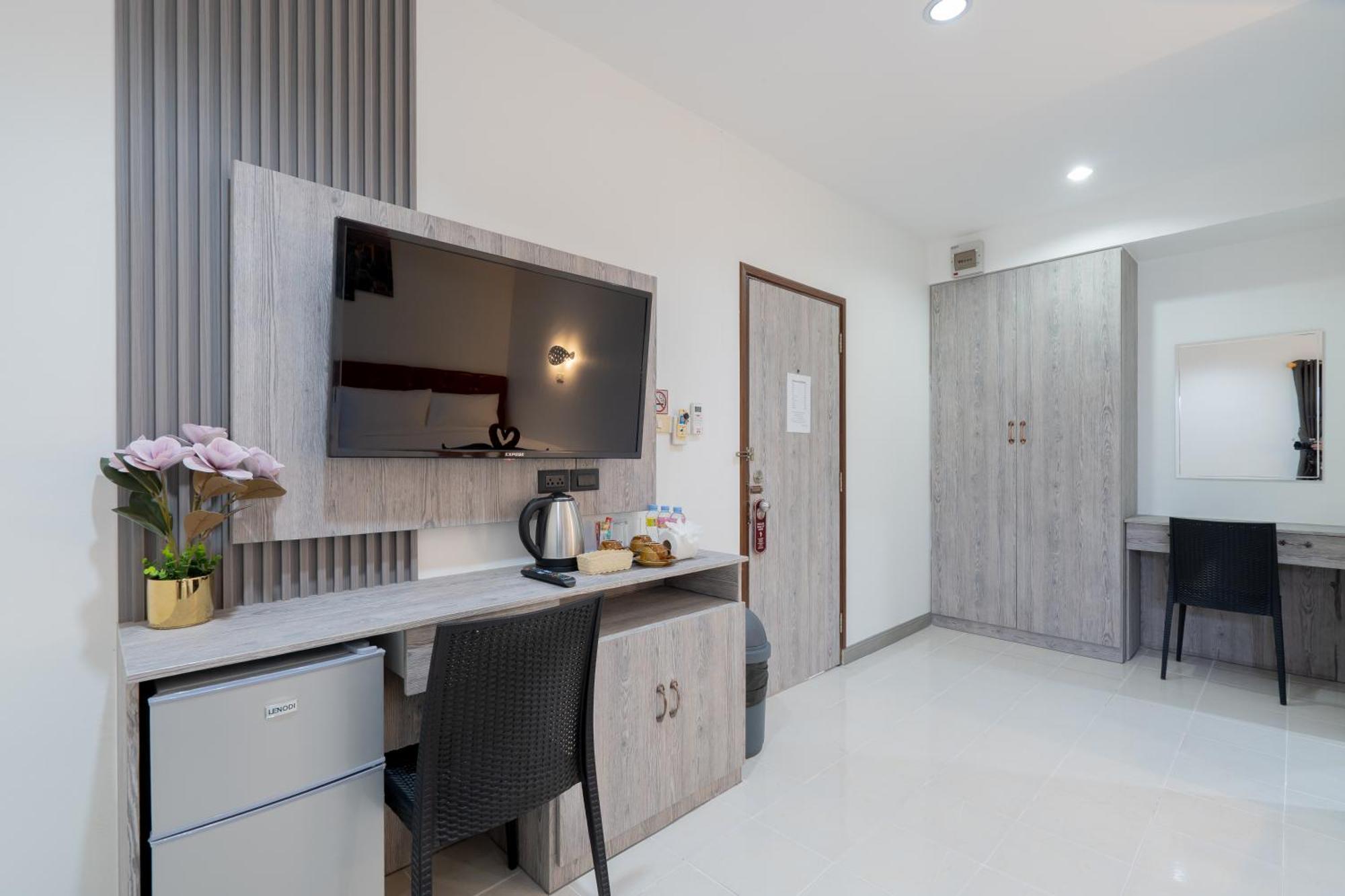 Square One Hotel Patong Extérieur photo