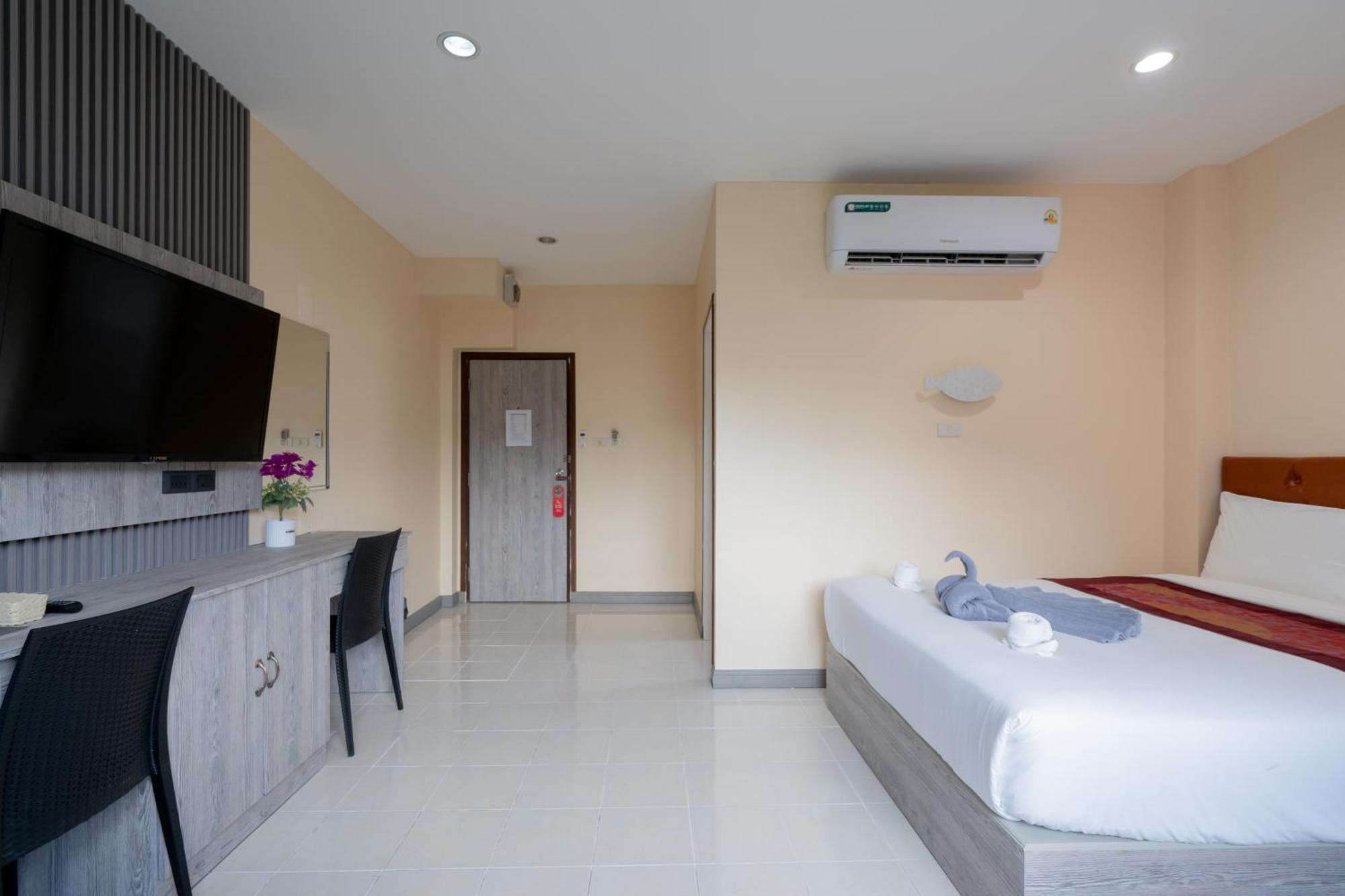 Square One Hotel Patong Extérieur photo