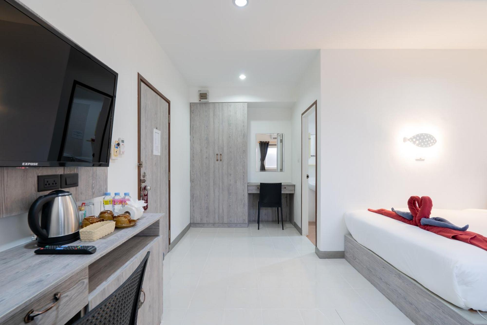 Square One Hotel Patong Extérieur photo