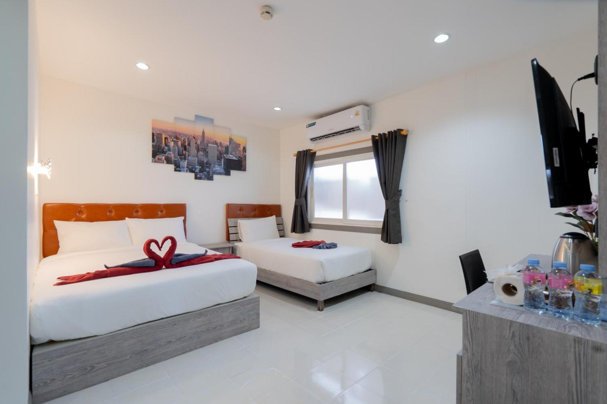 Square One Hotel Patong Extérieur photo
