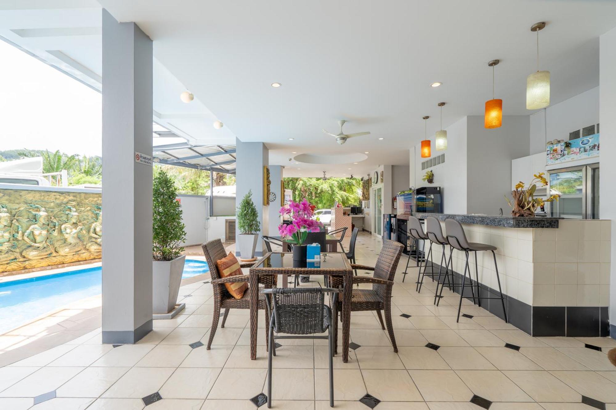 Square One Hotel Patong Extérieur photo