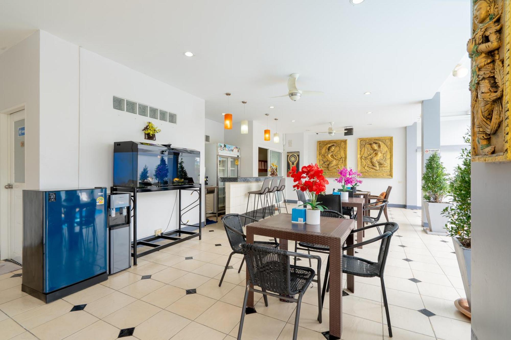 Square One Hotel Patong Extérieur photo