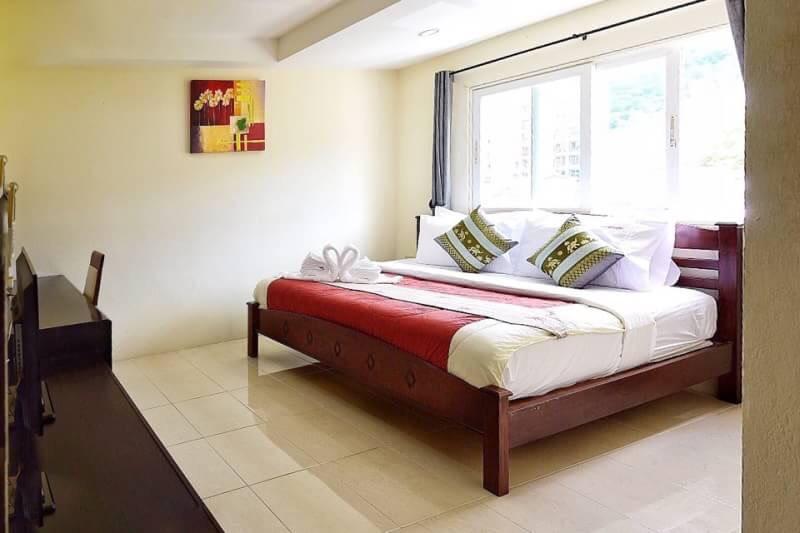 Square One Hotel Patong Extérieur photo