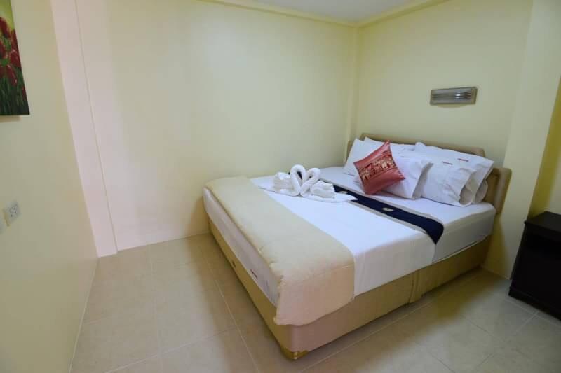 Square One Hotel Patong Extérieur photo
