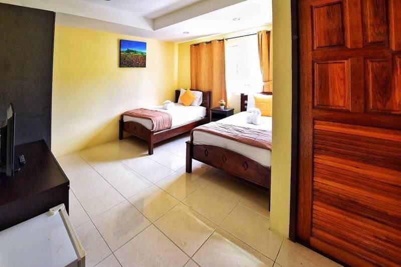 Square One Hotel Patong Extérieur photo