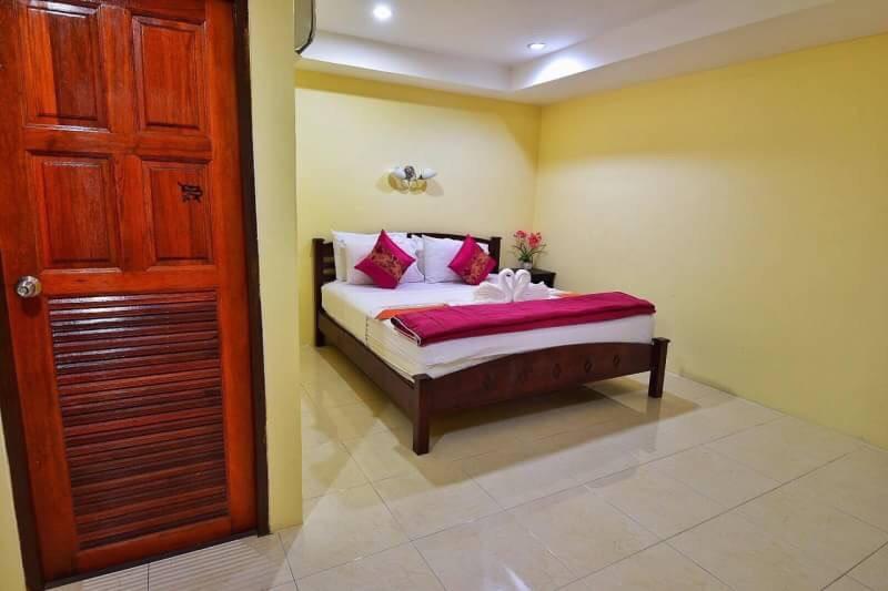 Square One Hotel Patong Extérieur photo