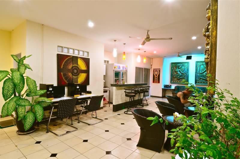 Square One Hotel Patong Extérieur photo